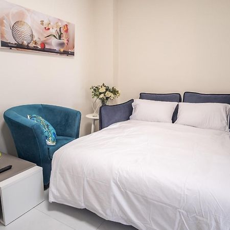 Port City Haifa - Luxury Apartments 50 Mtrs From The Beach Kültér fotó