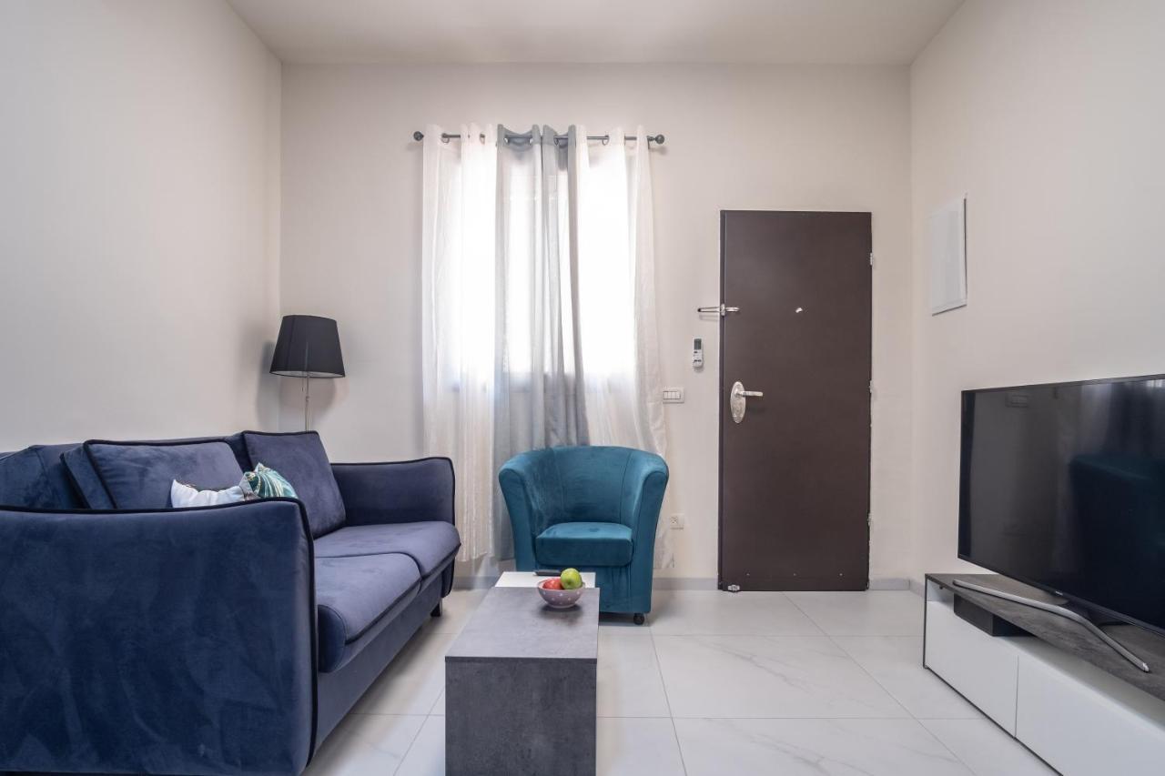Port City Haifa - Luxury Apartments 50 Mtrs From The Beach Kültér fotó