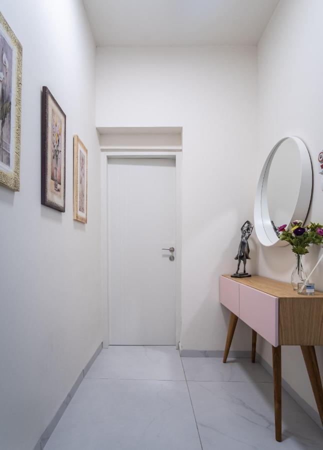 Port City Haifa - Luxury Apartments 50 Mtrs From The Beach Kültér fotó