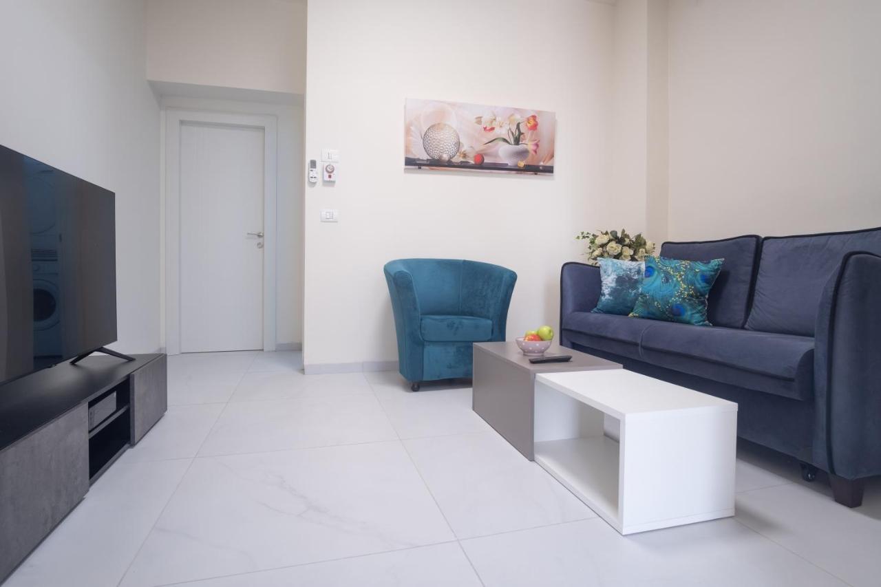 Port City Haifa - Luxury Apartments 50 Mtrs From The Beach Kültér fotó