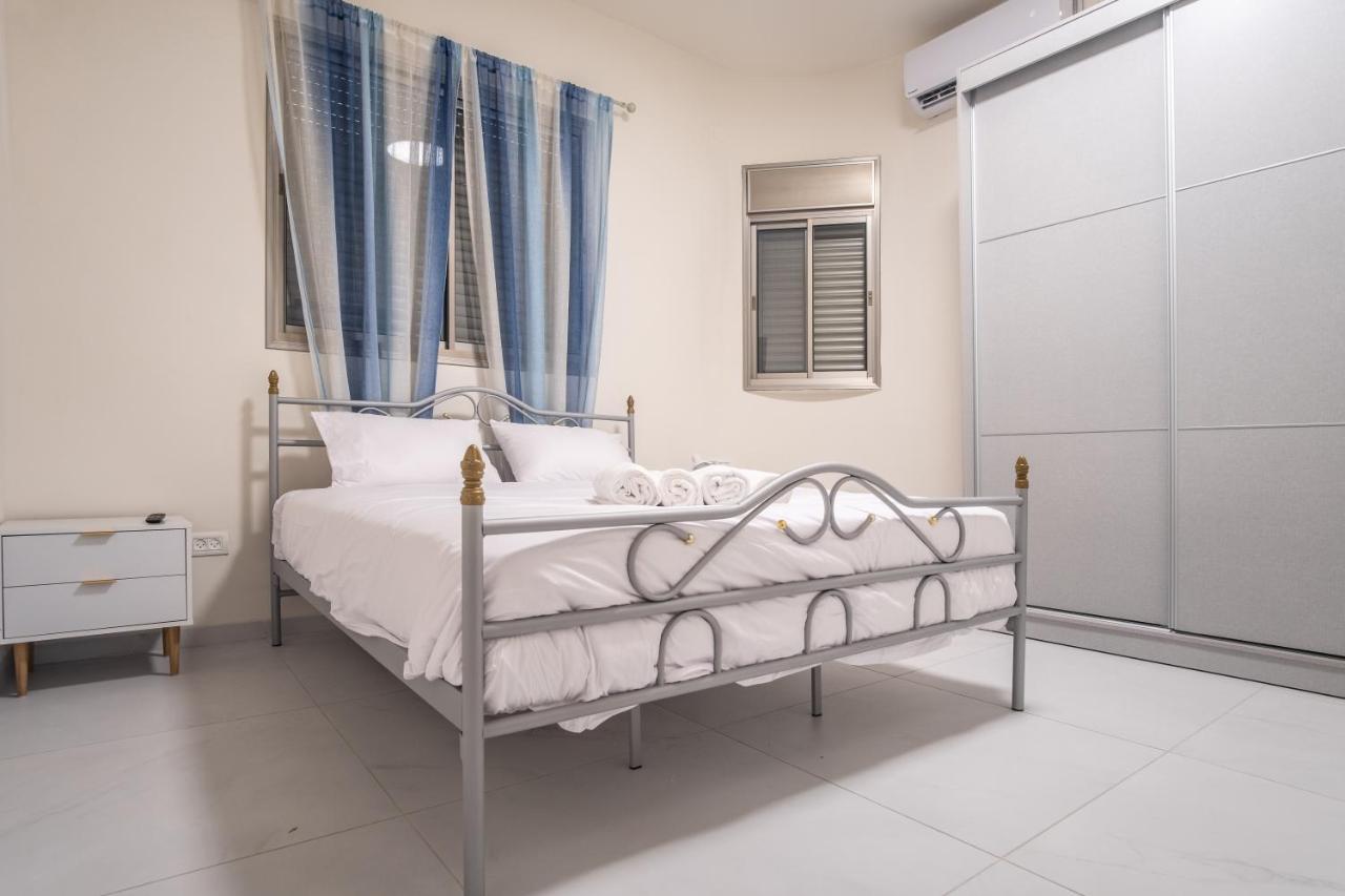 Port City Haifa - Luxury Apartments 50 Mtrs From The Beach Kültér fotó