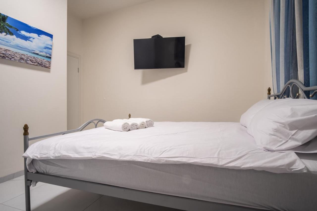 Port City Haifa - Luxury Apartments 50 Mtrs From The Beach Kültér fotó